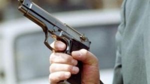 Caz șocant în Sectorul 5! Un bărbat a tras cu pistolul pentru că l-a deranjat zgomotul făcut de copiii care se jucau pe stradă