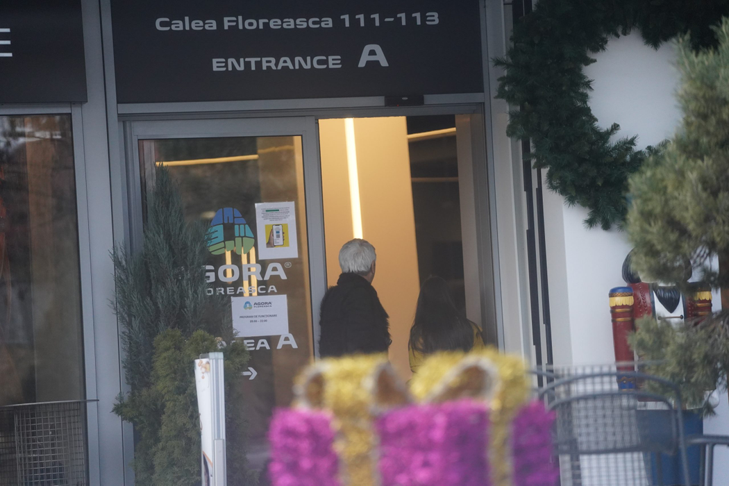Dan Diaconescu și-a condus fiica în ”Floreasca”, apoi a plecat la o întâlnire cu un partener