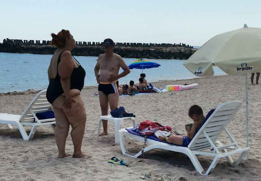 Cum arată Ioana Tufaru în costum de baie, la aproape 100 de kilograme. Fiica Andei Călugăreanu și-a sărutat soțul în văzut tuturor