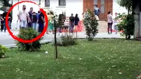 Incident la priveghiul Denisei! Un bărbat a agresat jurnalişti şi...