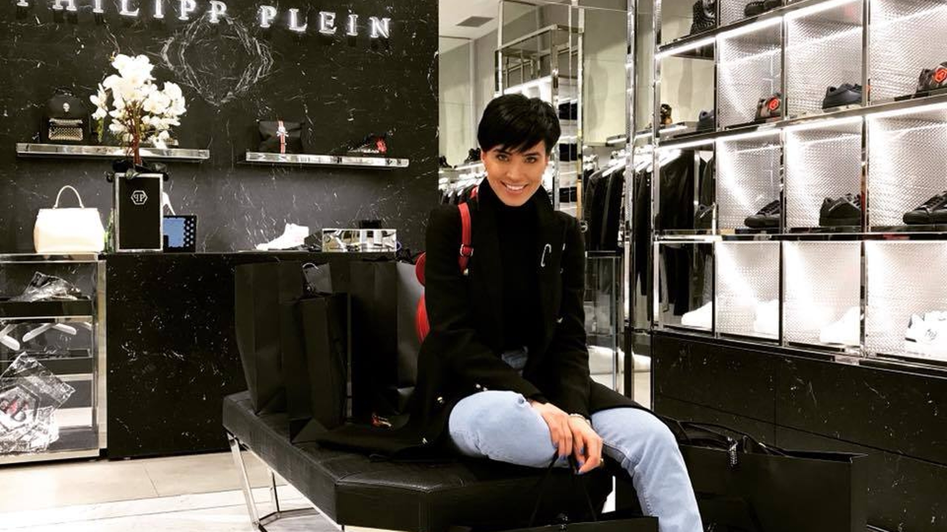 A dispărut de pe “sticlă”, dar îi merge perfect! Cât câştigă Adelina Pestriţu din proiectele în care este implicată