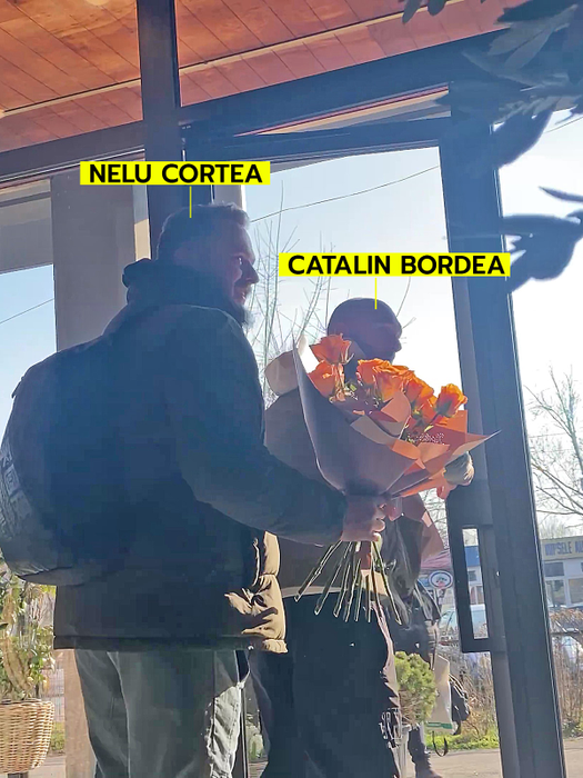 Cătălin Bordea și Nelu Cortea ies din florărie (SURSA FOTO: CANCAN.RO)
