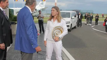 Simona Halep și-a prezentat trofeul Wimbledon 2019 pe Arena Națională: ”Vreau un milion de copii!” Primele imagini de la eveniment