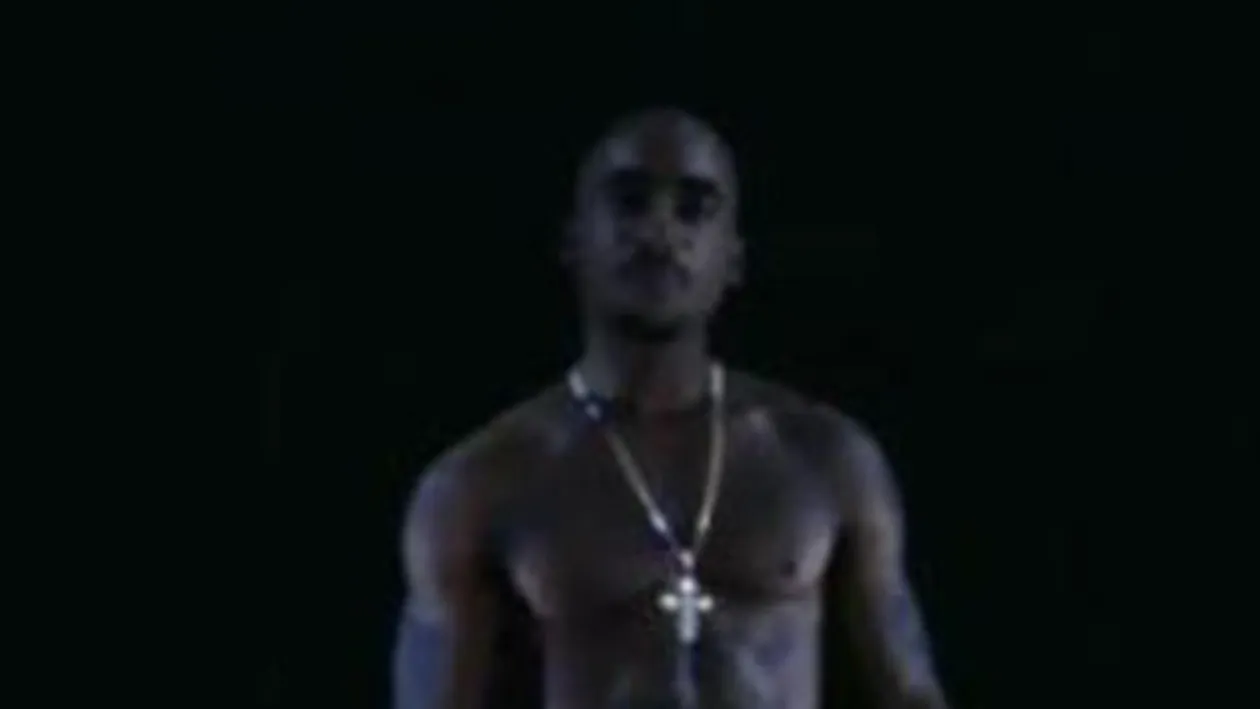 VIDEO Snoop Dogg si Dr. Dre au avut placerea de a canta pe scena de la Coachella alaturi de 2Pac! Vezi cum a fost posibil