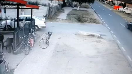 Fetiţă de 7 ani, spulberată de o maşină, în Dolj. A omorât-o şi a fugit de la faţa locului