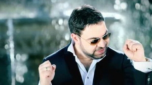 Florin Salam si-a surprins fanii cu un SELFIE de senzatie! Regele manelelor e singur in pat si a uitat sa zambeasca!