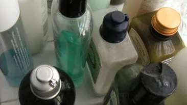 100.000 de sampoane contrafacute, confiscate intr-un complex comercial! Valoreaza 430.000 de euro!