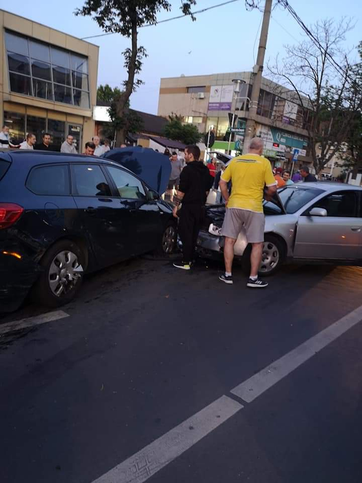 Accident grav în Capitală! Au fost implicate 6 mașini. VIDEO