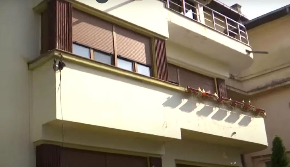 Cum arată apartamentul de 200 mp în care locuiește Regina Întunericului. Gabriela Lucuțar l-a amenajat după bunul plac: „Îmi place foarte mult negrul”