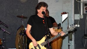 Reacții în lanț după dispariția basistului Mugurel Vrabete. Colegii de breaslă sunt copleșiți de durere. Nicu Alifantis: „Ce primăvară tristă”