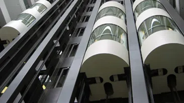 O femeie a fost strivita de un lift intr-o cladire de birouri din New York