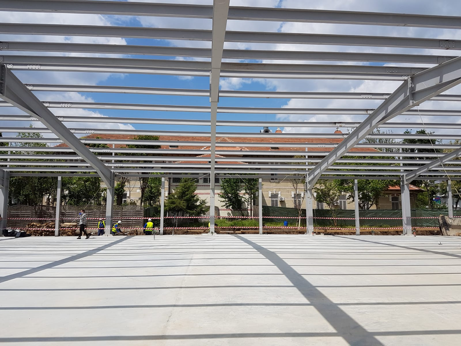 Primarul Sectorului 4, Daniel Băluță, și secretarul de stat Raed Arafat, pe șantierul celei mai moderne Unități de Primiri Urgențe din România, construită în curtea Spitalului ”Bagdasar-Arseni” din București