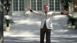 Ce a apărut la poarta lui GIGI BECALI, după mesajul în care a anunţat că este în concediu!