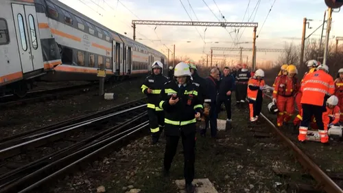 Accident feroviar grav în Ploiești. Două trenuri s-au ciocnit! Un elicopter SMURD s-a deplasat în zonă