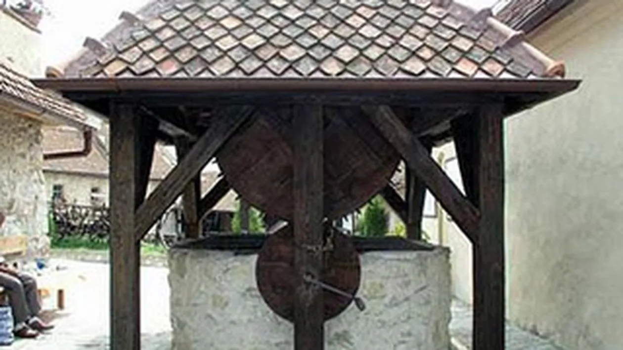 S-a aruncat in fantana si a ajuns la spital