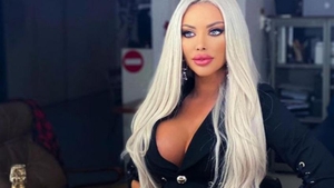 Loredana Chivu nu se potolește! Blondina și-a mărit bustul și mai mult: „Mie-mi place să fiu o femeie voluptoasă.” Cum arată acum, cu noile implanturi mamare. FOTO