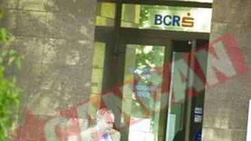 Alesii natiei isi schimba leii in valuta