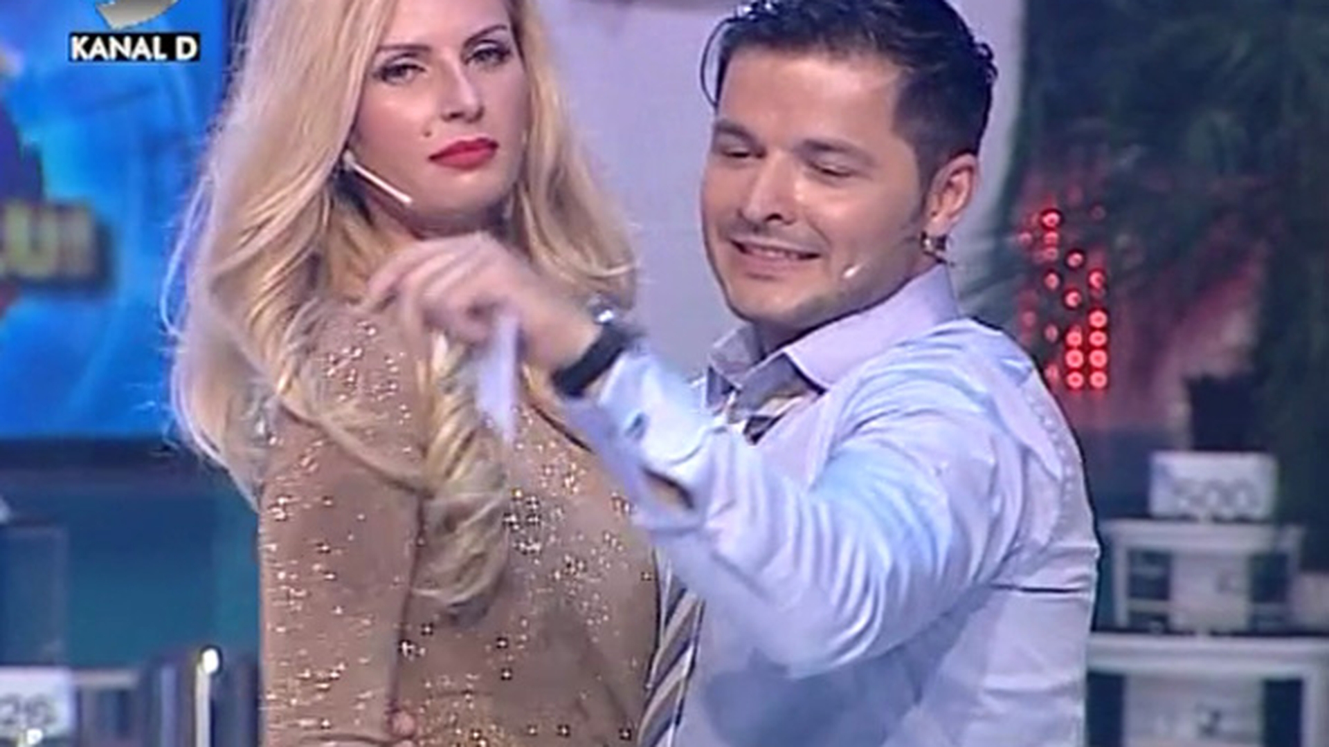 Liviu Varciu, ingenuncheat de Andreea Banica! A dormit cu ea in acelasi pat, i-a cantat live si i-a facut complimente: "Esti de vis! Esti ceva de neatins!"