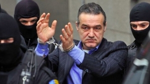 Lovitura CUMPLITA pentru Gigi Becali! Seful Stelei a fost tradat de o ruda: "Nu inteleg de ce se milogeste la Basescu"