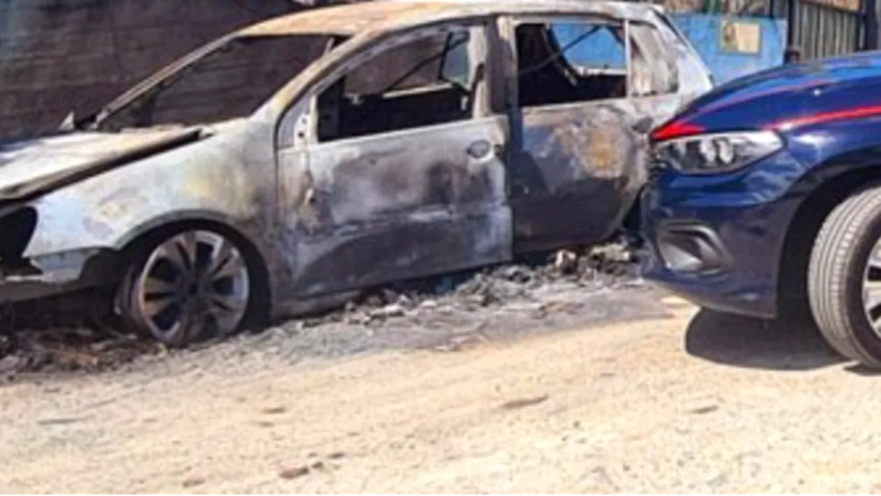 O româncă i-a dat foc mașinii soțului. De ce a făcut femeia gestul radical