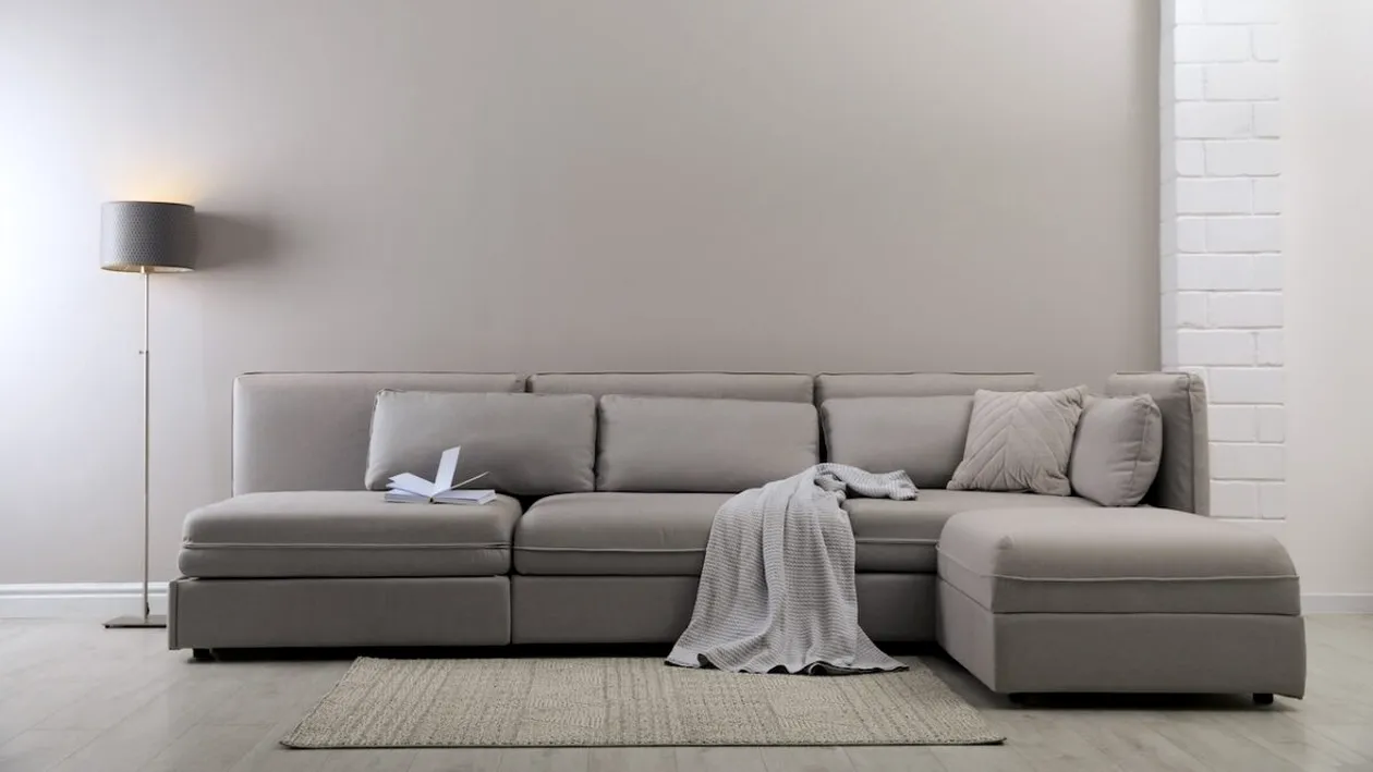 (P) Cum alegi canapeaua pentru living pentru un decor modern și aerisit – ce trebuie să știi?
