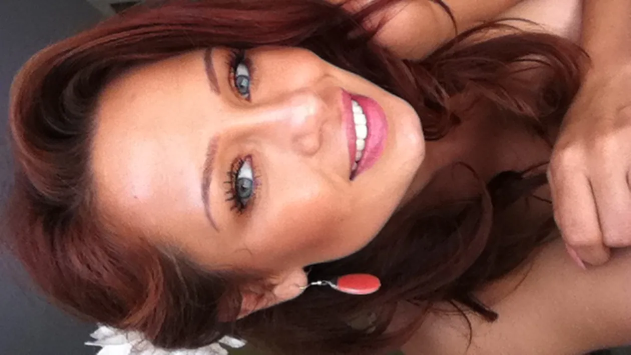 Află ce prezentatoare TV din România seamănă cu Charlize Theron! O recunosti?