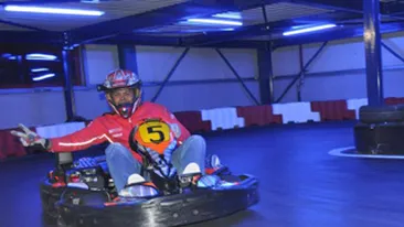 VIDEO Cabral si Andreea Ibacka, la karting!  Vezi cine a castigat cursa!