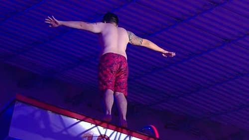 Rikito Watanabe, la un pas de o accidentare gravă la “Splash! Vedete la apă”. A făcut o săritură riscantă, s-a dezechilibrat și… | FOTO