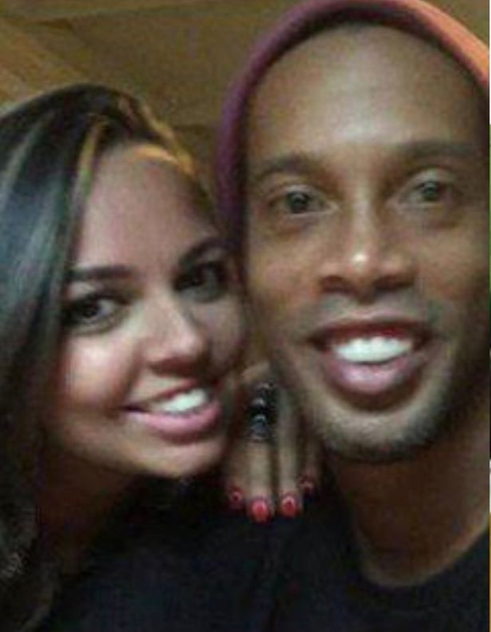 Ronaldinho se căsătorește: cu două femei! Nunta va fi în august. Sora fotbalistului nu va participa
