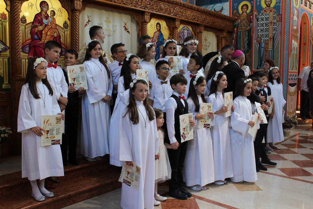 Biserica din Oradea este mai tot timpul plină de copii