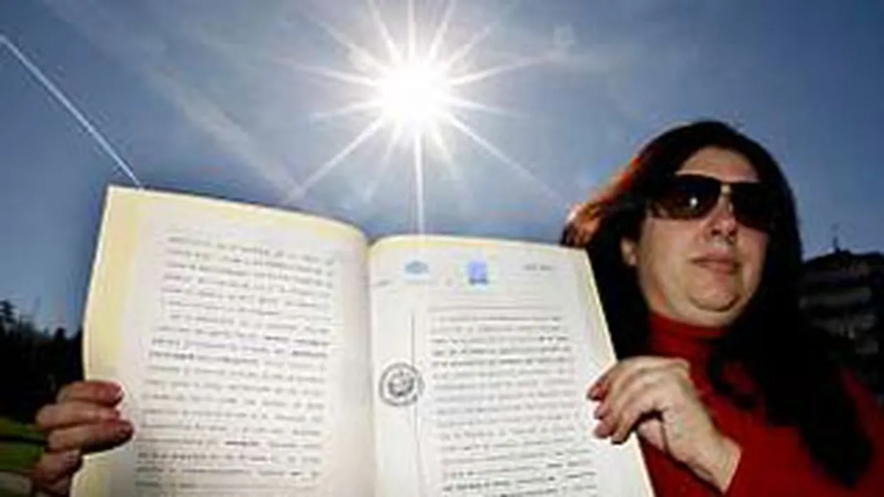 Cere taxe tuturor pamantenilor pentru lumina si caldura naturala! Sunt proprietara de drept a Soarelui