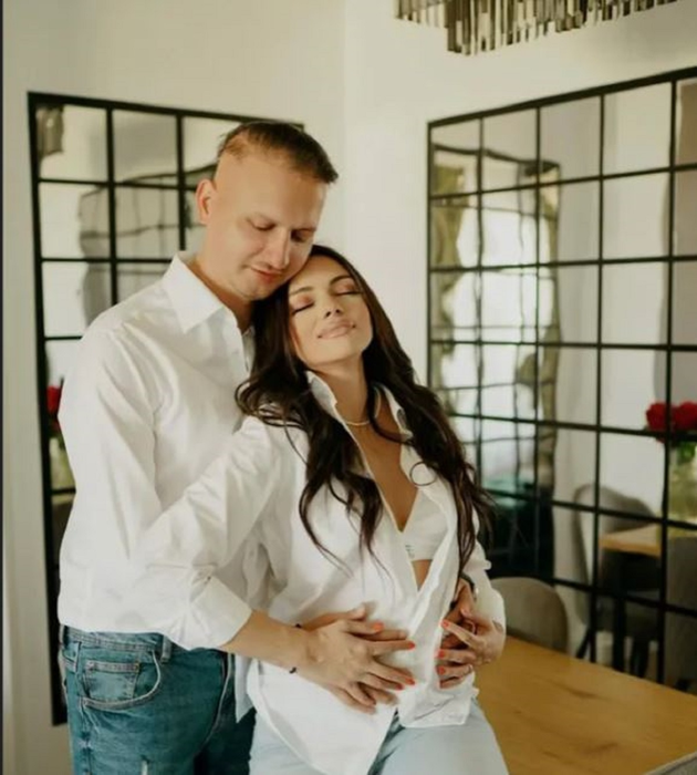 Cosmina Adam și Claudiu Matei urmează să devină părinți/ sursă foto: Instagram