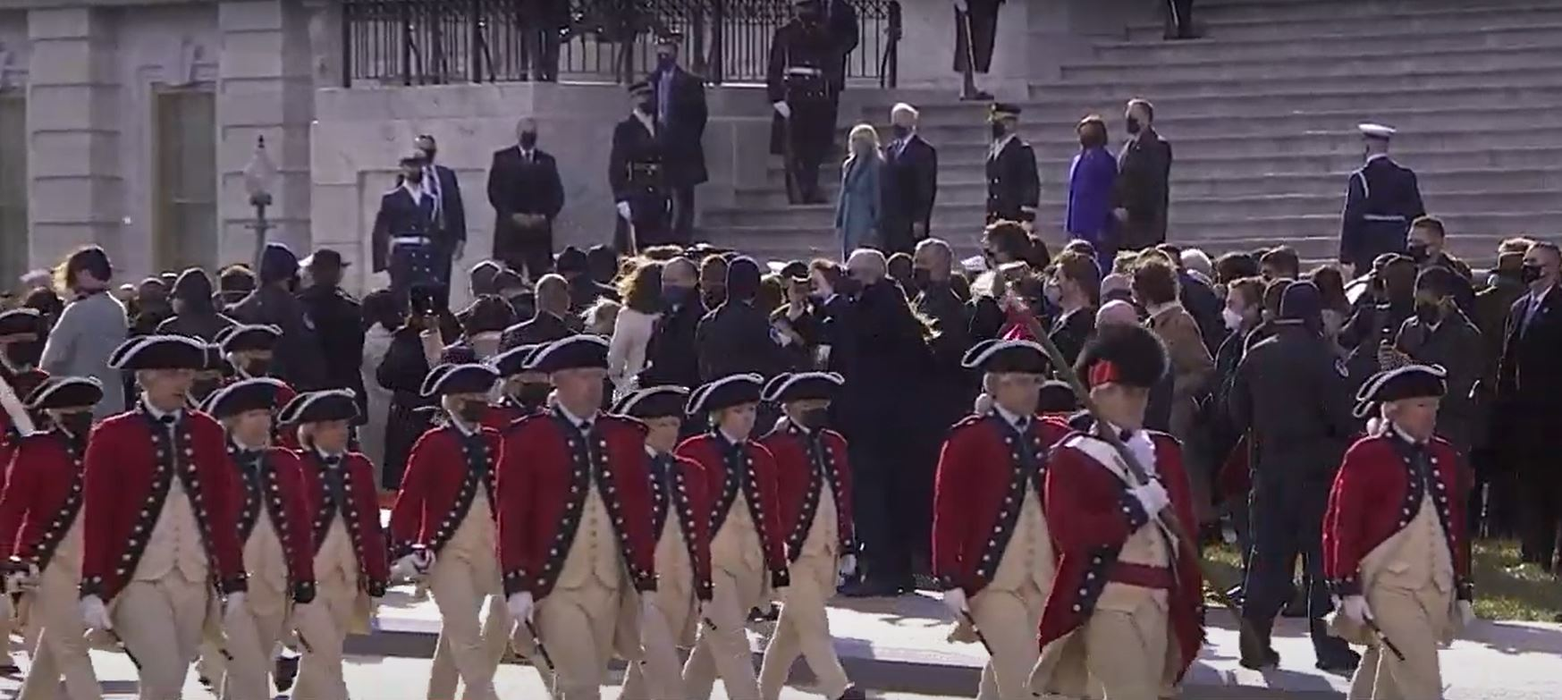 Jill Biden, apariția ravisantă la ceremonia de învestire a soțului ei în funcţia de preşedinte al SUA. Melania Trump a încălcat tradiţia transferului puterii | FOTO & VIDEO