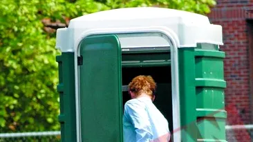 Pe Harry l-au apucat nevoile in public