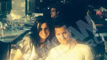 IMAGINI FIERBINTI cu fostul iubit al Danielei Crudu. Valentin s-a dezbracat la bustul gol si si-a aratat ... VIDEO