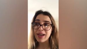 Povestea incredibilă a unei tinere ce a aflat că a fost adoptată. „Ar trebui făcut un film după viața ei”