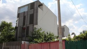 “Perla” din mahala! O casa atrage toate privirile in cartierul Plumbuita! Vezi de ce!