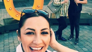 Andra petrece! Femeia care a învăţat-o să fie de "nota 10" îşi serbează ziua de naştere. Cuvinte emoţionante