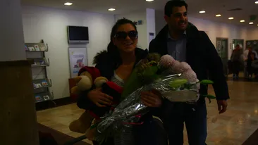 Fotografii şi declaraţii exclusive! Vezi primele imagini cu Ellie White şi băieţelul ei în spital, înainte de externare!