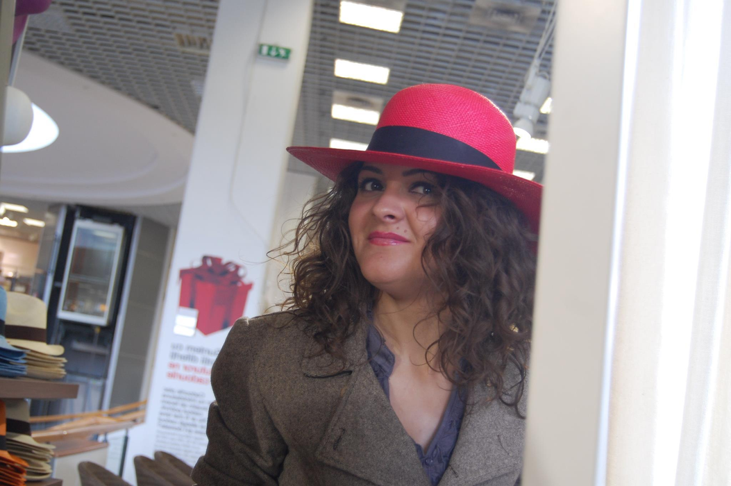 Ea este femeia pe care a părăsit-o MARIUS ELISEI pentru OANA ROMAN! Vezi imaginile incendiare