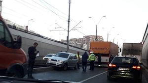 Accident de circulație în București. A fost blocată linia tramvaiului 41