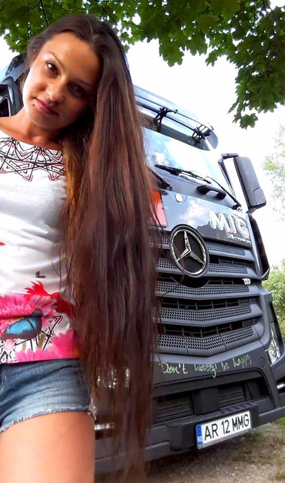 Cea mai sexy TIR-istă din România se lasă de meserie! Motivul i-a șocat pe colegii ei