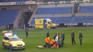 Drama in fotbal. Un jucator de nationala a facut infarct pe teren si se afla in stare grava