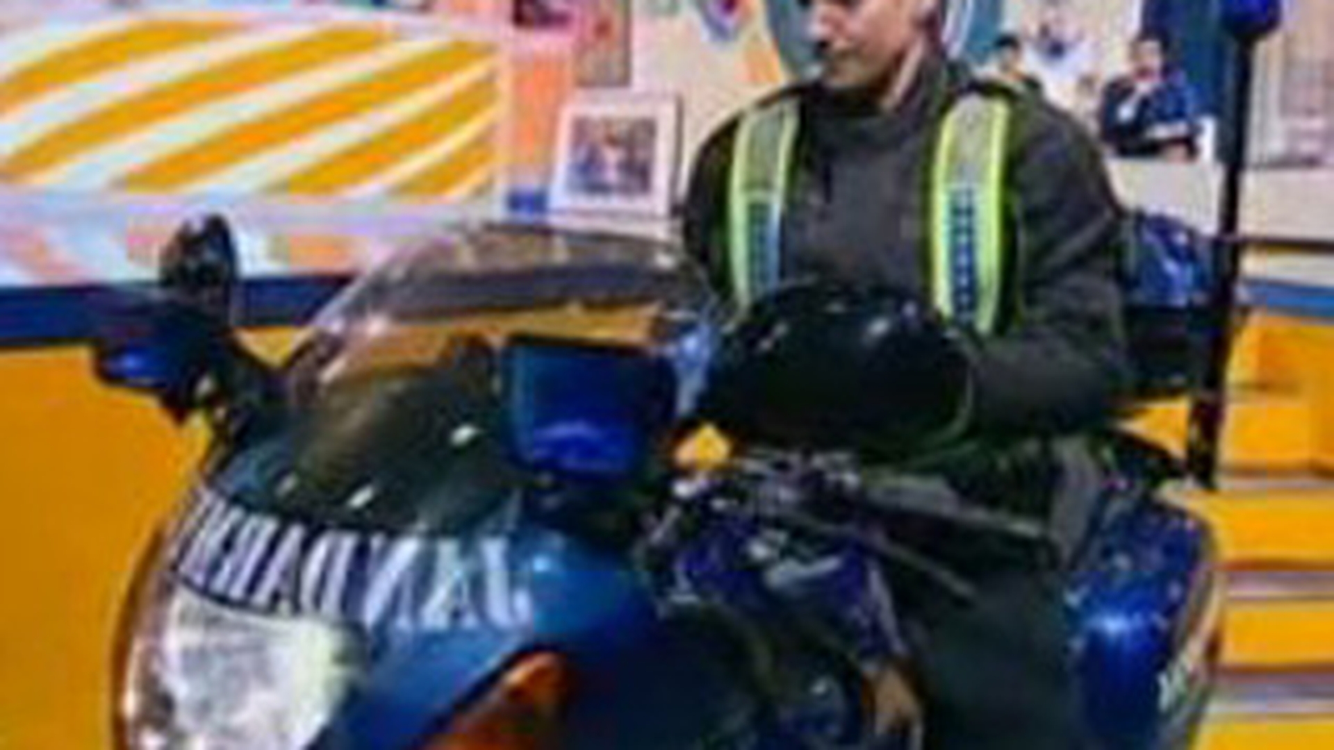 VIDEO Dani Otil, jandarm pe motocicleta!