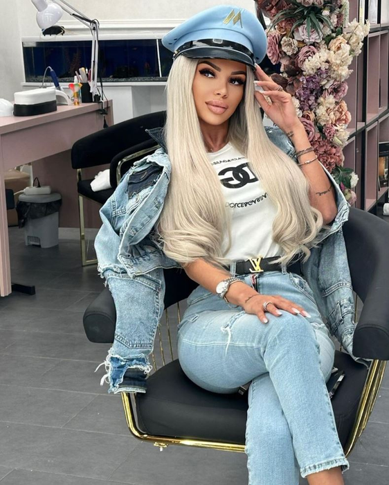 Andreea Duță a fost cu greu calmată de mama ei (Foto: Instagram)