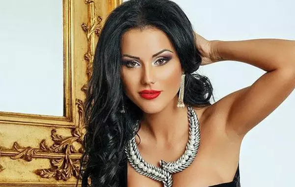 Imaginile pe care Danile Crudu le-ar vrea șterse! Fosta asistentă TV, așa cum nici ea nu-și mai amintește că arăta