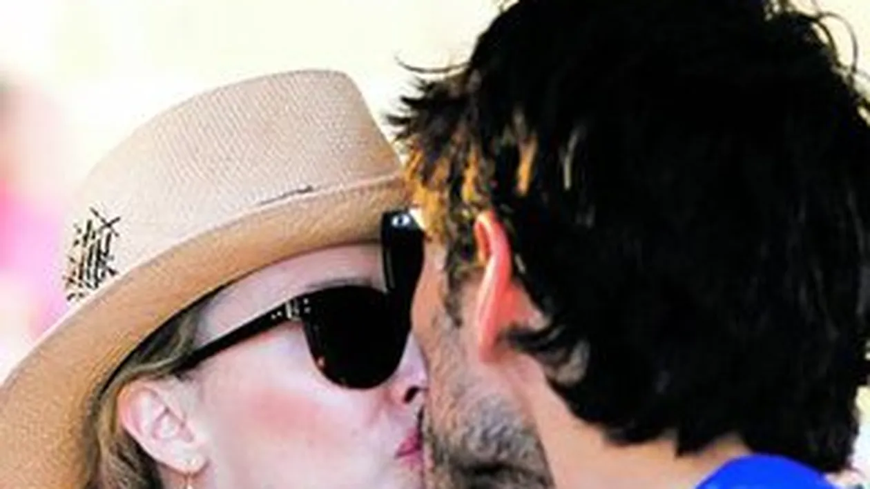 Kylie Minogue si amorezul, in tandreturi! Nu ma mai satur de gura ta