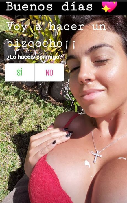 Cristiano Ronaldo, relaxare în pijamale de peste 2.000 de euro! Fotbalistul este izolat cu familia sa în Portugalia