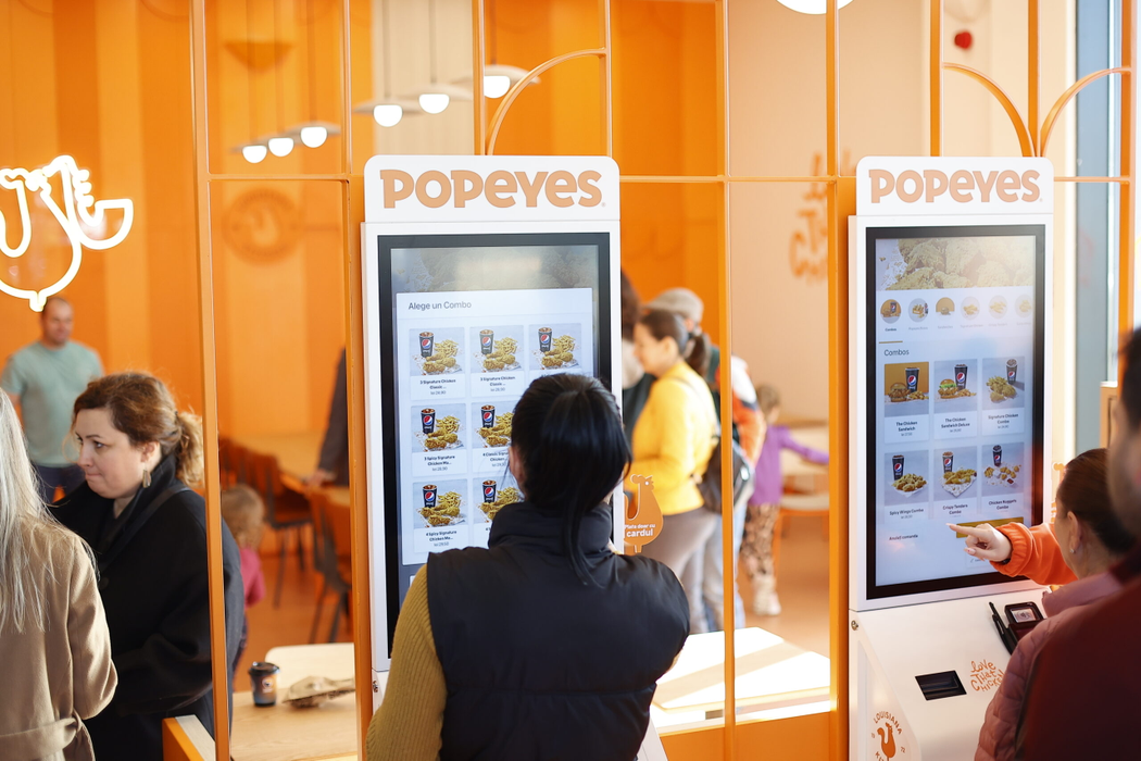 Popeyes România deschide primul restaurant de tip Drive-Thru din țară