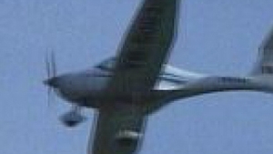 Tragedie aviatica in Nevada, America! Un avion pilotat de un barbat de 80 de ani s-a prabusit in timpul unui spectacol aerian